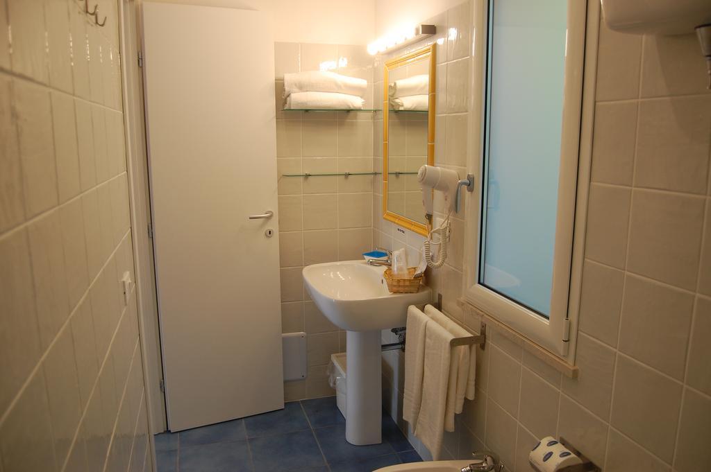 Bahia Blanca Hotel Gaeta Exterior photo